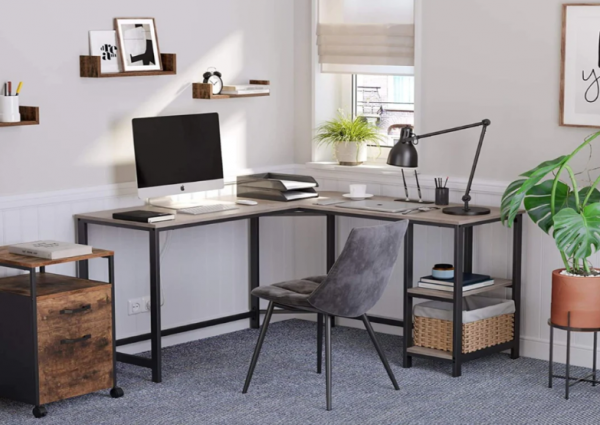 Meja kerja dengan desain modular yang dapat disesuaikan sesuai kebutuhan dan preferensi pengguna